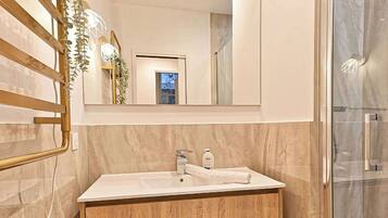 Shower, hair dryer, towels