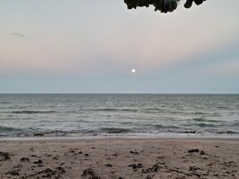 En la playa, arena blanca
