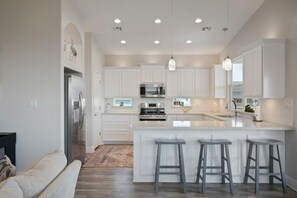 Kühlschrank, Mikrowelle, Geschirrspüler