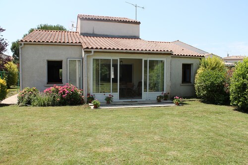 House in quiet area 1km from the sea and 300 m from shops