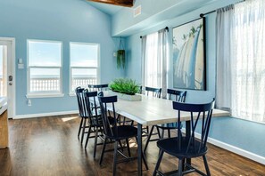 Dining - Gulf Coast Getaway: Beachfront House in Freeport (Freeport)