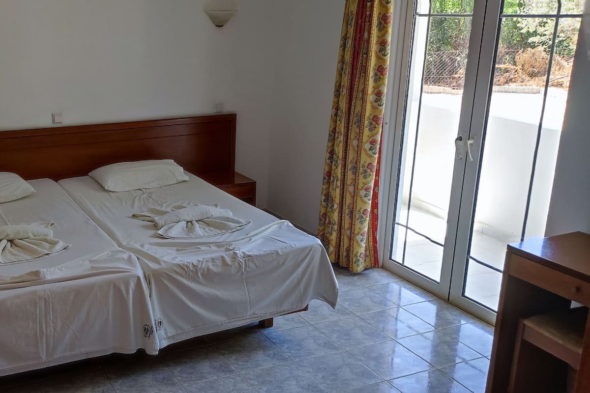 2 bedrooms, in-room safe, soundproofing, free WiFi