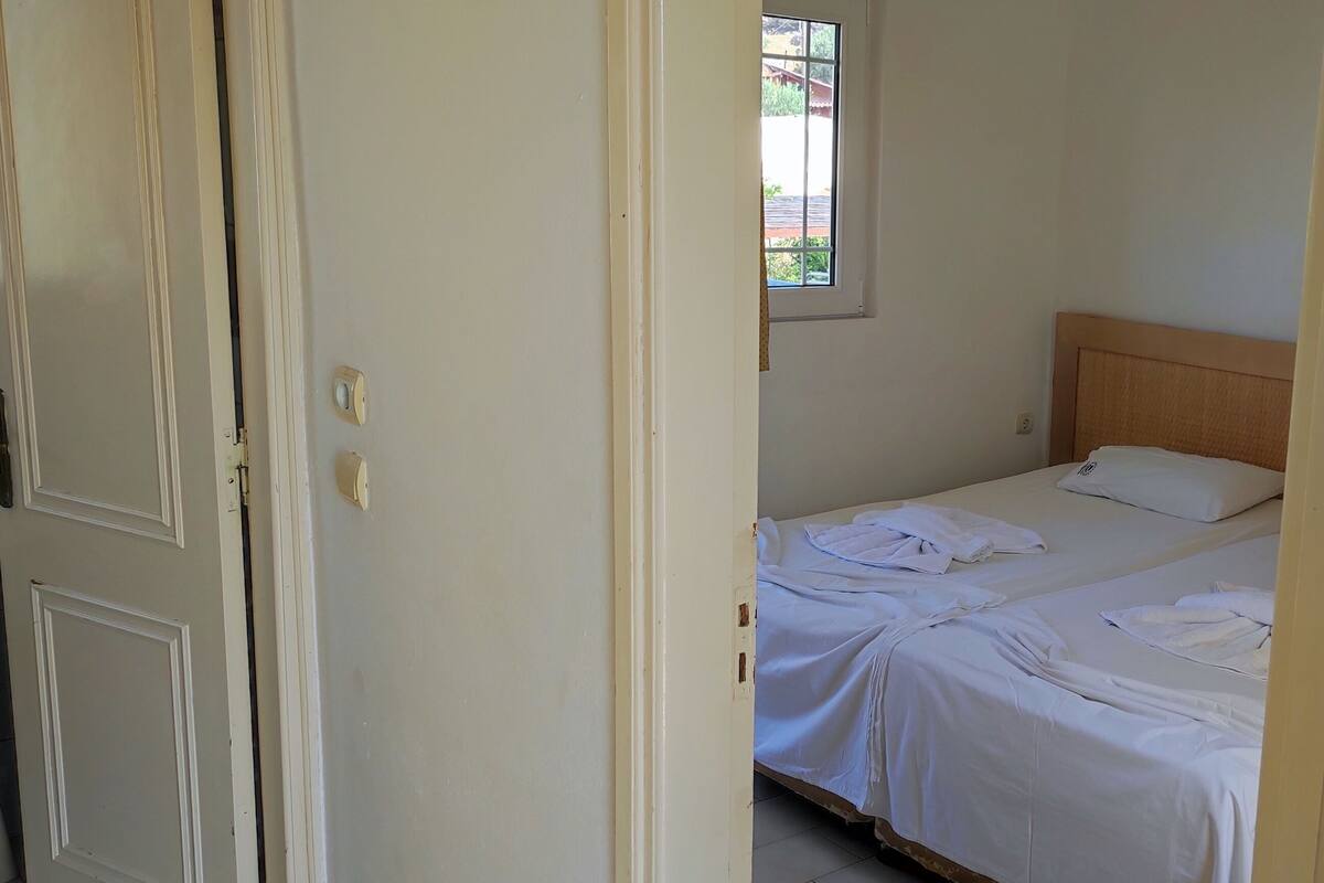 2 bedrooms, in-room safe, soundproofing, free WiFi