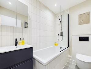 Shower, hair dryer, towels