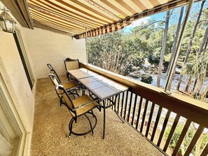 Outdoor dining - Sea Pines Villa - 3 bed 2 ba w/bonus w/room for 8! (Hilton Head Island)