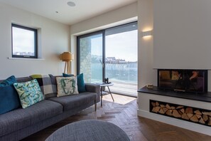 Smart-TV, Tischtennisplatte