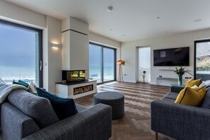 TV connectée, table de tennis de table