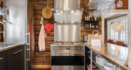 Very beautiful and cozy cabin, with outdoor jacuzzi and close to pists