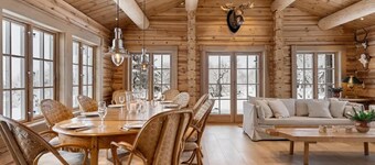 Romslig hytte i Trysil med badstue, ved siden av bakkene og spektakulær utsikt.