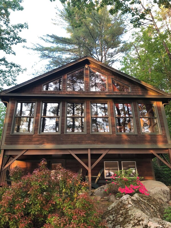 Exterior - Lovely waterfront home on Panther Pond with private tennis/pickleball court! (Raymond)