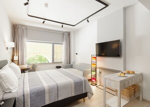 2 bedrooms, in-room safe, desk, iron/ironing board - SQUARE Elegant Suite II on Aristotelous Square (Thessaloniki)