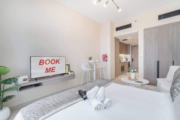 Iron/ironing board, WiFi, bed sheets