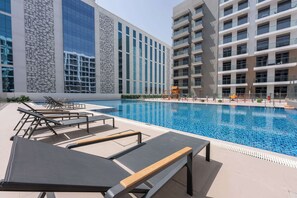 Pool - Free housekeeping visits during your stay - StayShort - Captivating and cozy studio in Laya Heights (Dubai Studio City)
