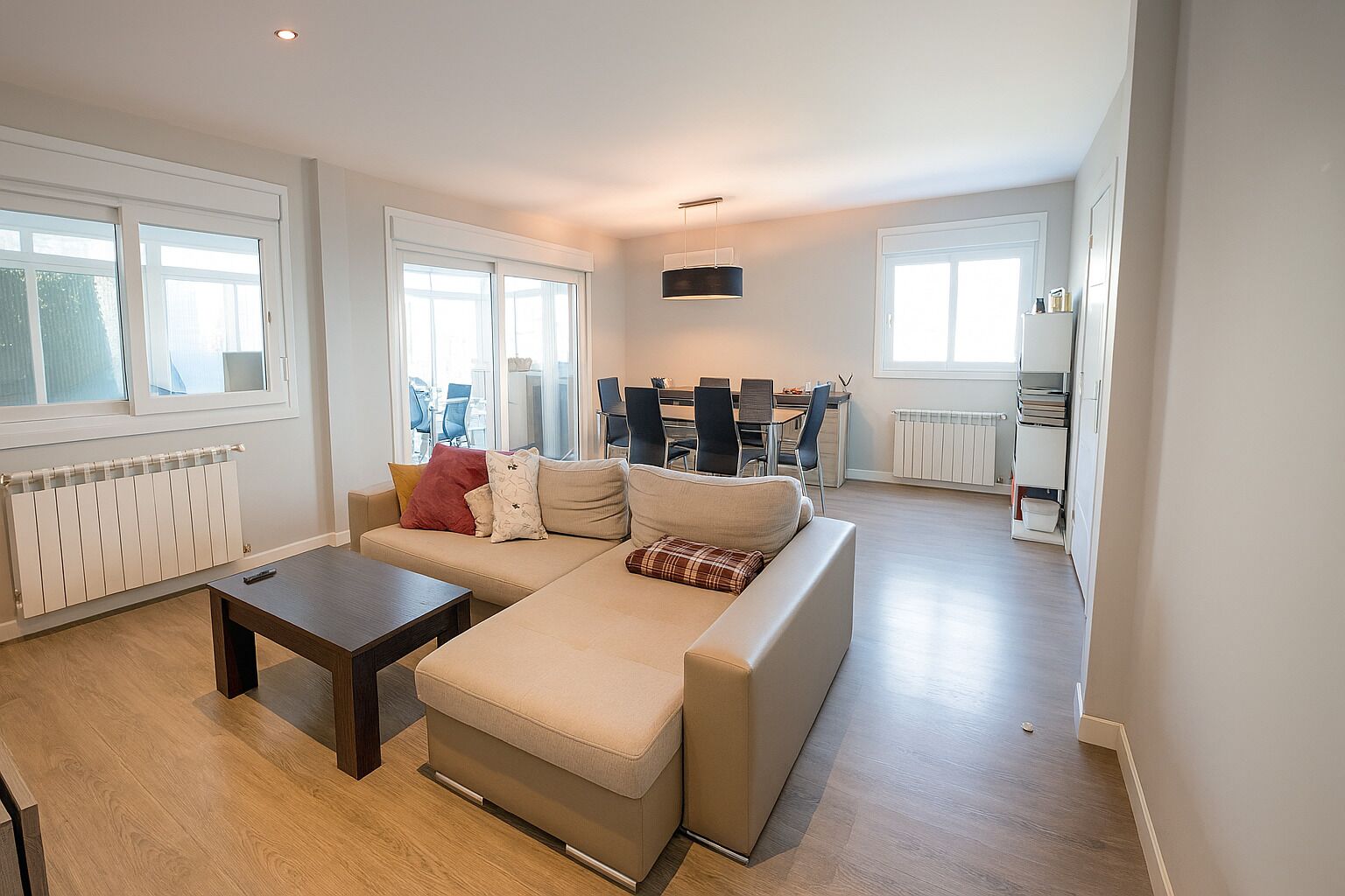 Una Smart TV, libros