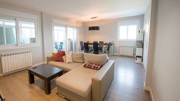 Una Smart TV, libros