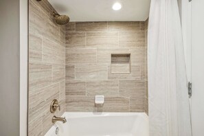 Shower, hair dryer, towels, shampoo - 2 BDR w/Water Views, Beach Access, & 0-Entry Pool! (Hilton Head Island)