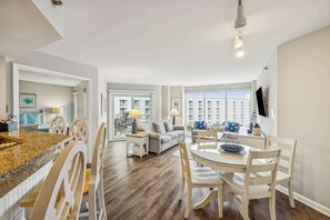 Dining - 2 BDR w/Water Views, Beach Access, & 0-Entry Pool! (Hilton Head Island)