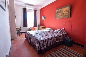 2 bedrooms, iron/ironing board, WiFi, bed sheets - Micoulet / Parking - Air conditioning (Arles)