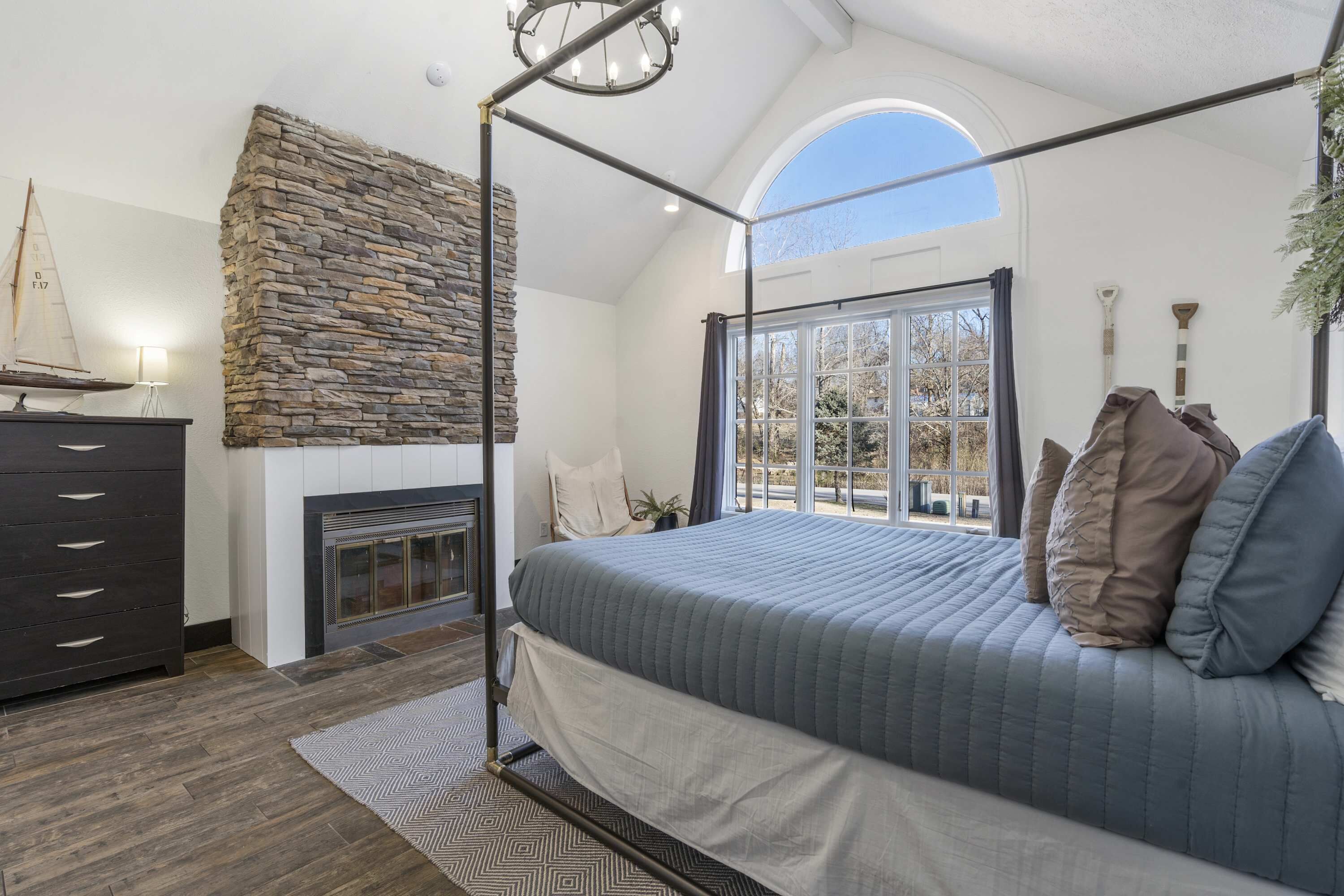 5 bedrooms, iron/ironing board, travel cot, WiFi