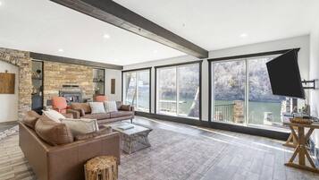 TV, fireplace