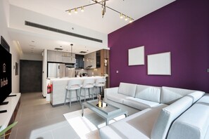 TV - Livbnb-Embrace Luxury and Comfort in Prime 1BR,JLT (Dubai)