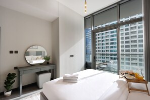 1 bedroom, iron/ironing board, free WiFi, bed sheets - Livbnb-Embrace Luxury and Comfort in Prime 1BR,JLT (Dubai)