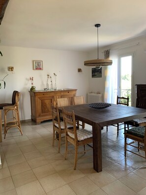 Dining - IN AN OLD PROVENCAL FARMHOUSE-APARTMENT IN A PEACEFUL SETTING-VIEWS OVER THE COUNTRYSIDE- (Arles)