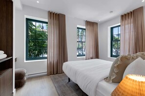 4 bedrooms, desk, iron/ironing board, travel crib