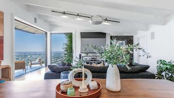 TV, lareira, escritórios