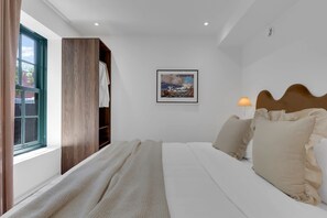 1 Schlafzimmer, Schreibtisch, BĂŒgeleisen/BĂŒgelbrett, Reisekinderbett