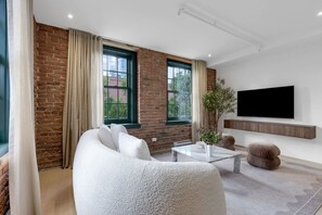 Unclassified image, 5 of 24, button