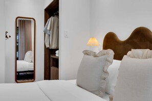 2 bedrooms, desk, iron/ironing board, travel crib