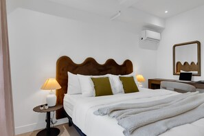 2 bedrooms, desk, iron/ironing board, travel crib