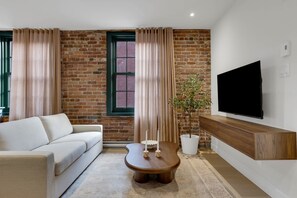 Unclassified image, 4 of 18, button