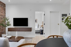 Unclassified image, 5 of 18, button