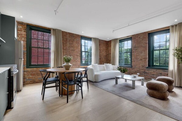 Unclassified image, 1 of 24, button