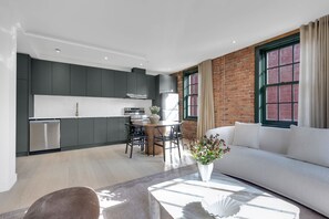 Unclassified image, 2 of 24, button