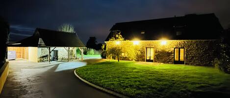 المنشأة من الخارج