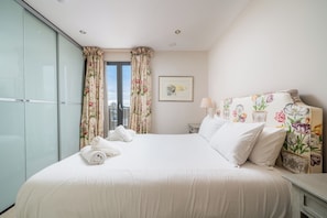 Exclusive Apartment | 2 bedrooms, iron/ironing board, free WiFi, bed sheets