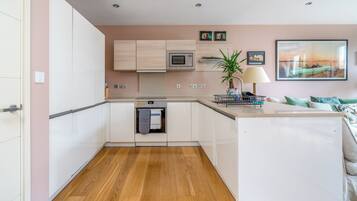 Exclusive Apartment | Private kitchen | Fridge, oven, dishwasher, coffee/tea maker