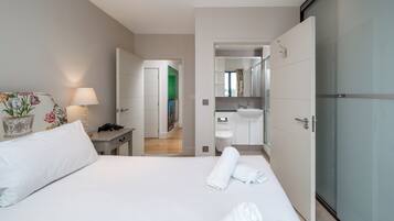 Exclusive Apartment | 2 bedrooms, iron/ironing board, free WiFi, bed sheets