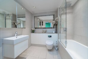 Apartamento exclusivo | Baño | Bañera y ducha independientes
