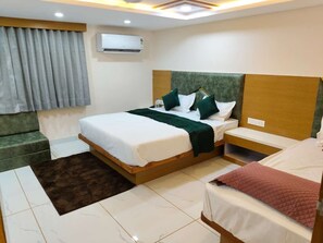 Classic Triple Room | Free WiFi - Hotel just inn (Ahmedabad)