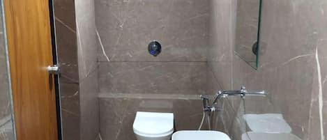 Deluxe Double Room | Bathroom