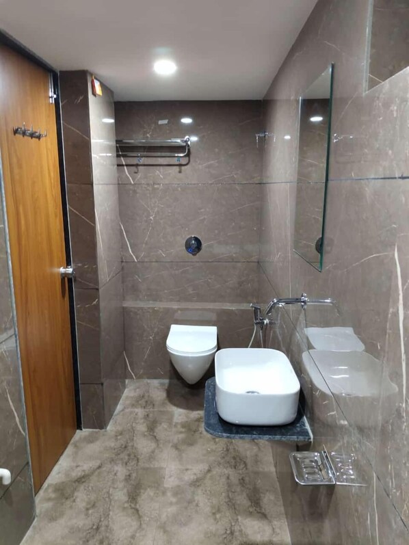 Deluxe Double Room | Bathroom - Hotel just inn (Ahmedabad)