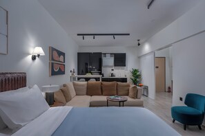 2 bedrooms, in-room safe, desk, iron/ironing board