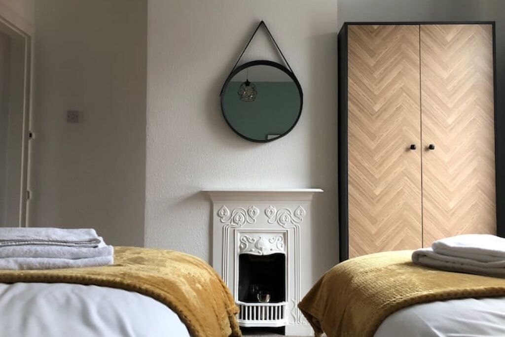 2 bedrooms, iron/ironing board, free WiFi, bed sheets