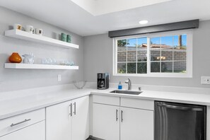 Interior - Mesquite CC Phase 4 End-Unit Condo, Lush Grounds, Private Patio, Multiple Pools (Palm Springs)