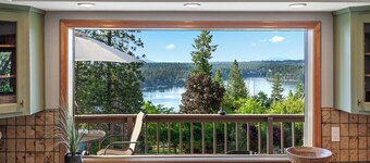Relax at Hayden Lake | Stunning Views, Hot Tub & Games