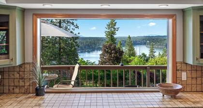 Relax at Hayden Lake | Stunning Views, Hot Tub & Games